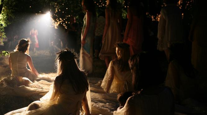 noaptea de sanziene sarbatoare pagana romaneasca magie iubire si fertilitate