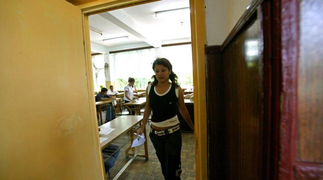 bacalaureat 2015 74 de elevi au fost eliminati de la proba scrisa de limba si literatura romana