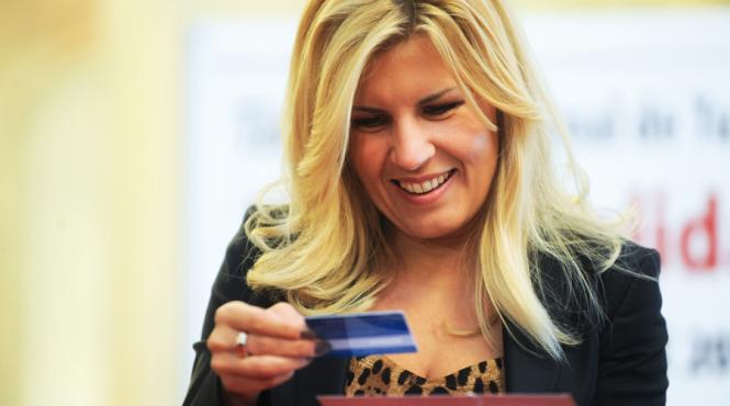 credit a la udrea banca ramane cu paguba clientul cu banii 1 8 milioane de euro