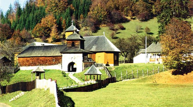 turist pe urmele mioritei cultura traditie folclor si un strop de vin