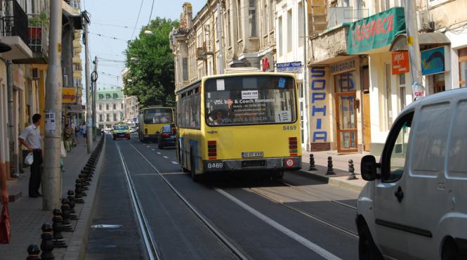 calatorii unui autobuz fortati sa coboare intre statii in urma inhalarii de gaz lacrimogen