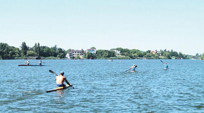lacul discordiei atentie a nu se ineca loturile nationale de canotaj