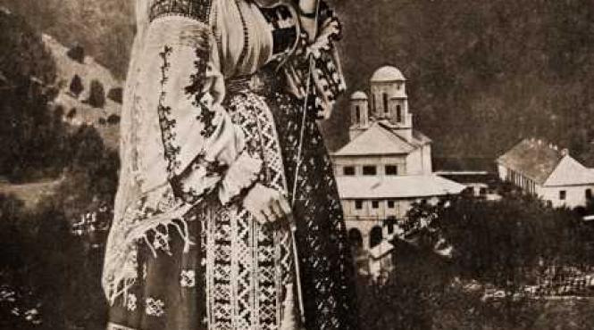 ce meserii ar fi avut reginele romaniei daca nu ar fi fost regine dantelareasa fotomodel jurnalista scriitoare sofer de jeep