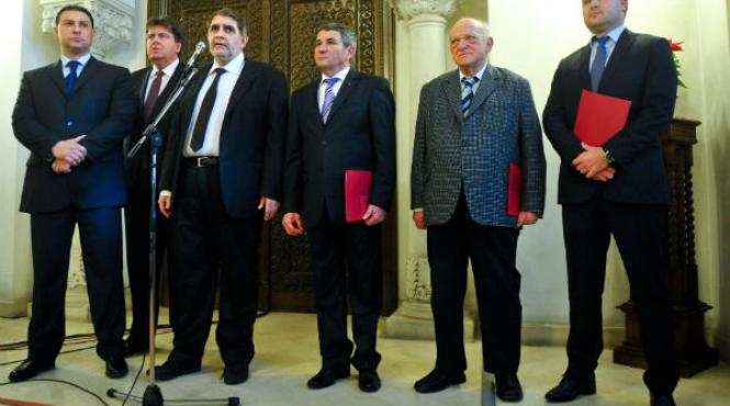 minoritatile nationale babilonul din parlament ce tine coalitiile laolalta