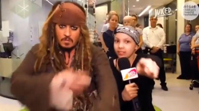 johnny depp le a facut o mare surpriza unor copii bolnavi de cancer