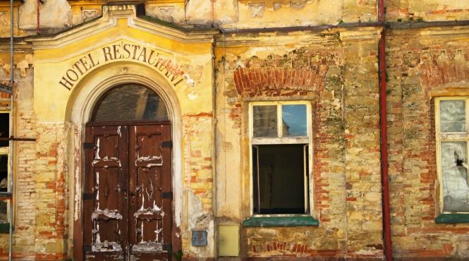 autoritatile au pus gand rau cladirilor in paragina