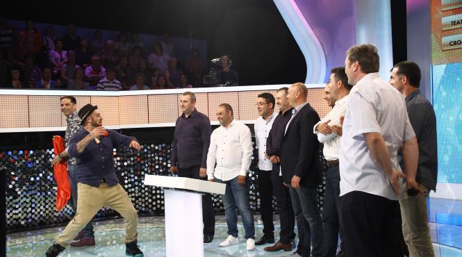 crbl isi intalneste colegii de liceu la te pui cu blondele