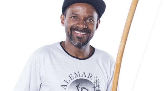 antonio dos santos ii invata pe romani capoeira o arta martiala braziliana