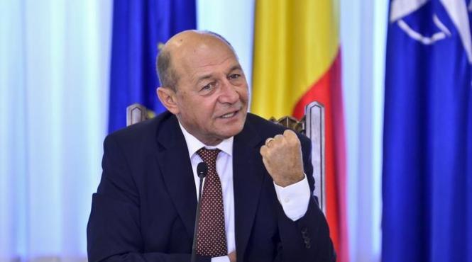 basescu e inadmisibil ca dragnea sa cheme ministrii la ordin