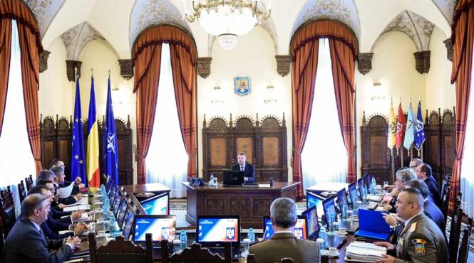 klaus iohannis a convocat csat ul la doua zile de la plecarea lui victor ponta in concediu