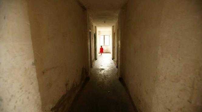 caz cutremurator un individ de 67 de ani a violat timp de mai multe luni doua copile de 5 si 6 ani