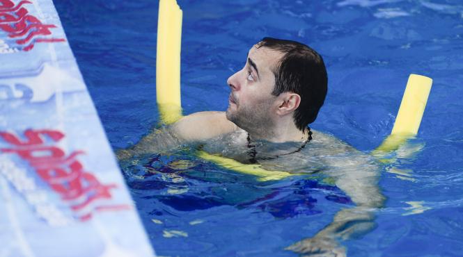 marian mexicanu invata sa inoate la splash vedete la apa
