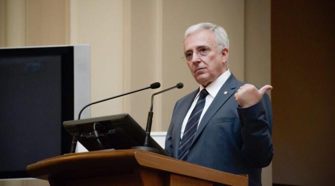 avertizare dura a lui isarescu la adresa guvernului