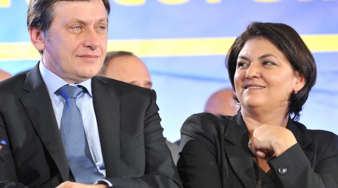 femeile instarite din spatele alesilor