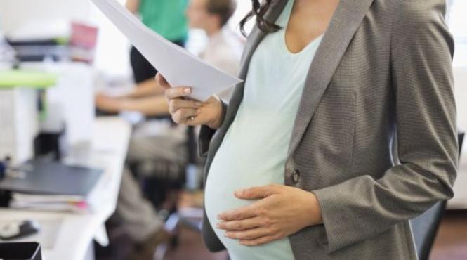 ce drepturi au la serviciu mamele si femeile insarcinate