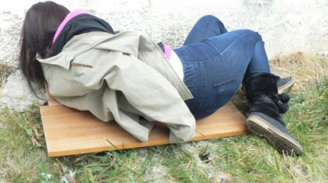 deva femeie violata batuta si talharita de trei minori