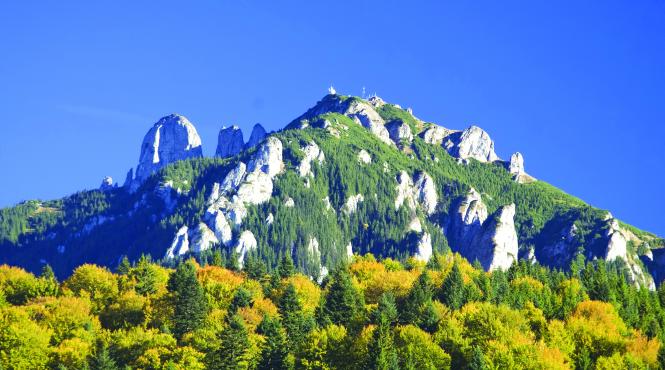 masivul ceahlau oaza de relaxare si spiritualitate pe potecile olimpului romanesc