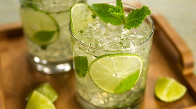 zece din cele mai populare cocktail uri care se beau in cluburi