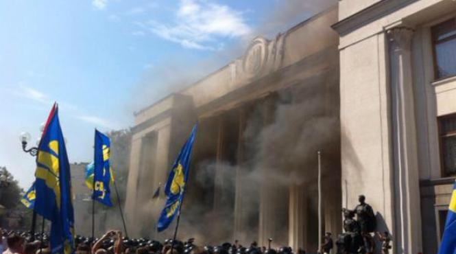 explozie puternica in fata parlamentului de la kiev