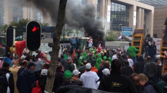 protest violent al fermierilor la bruxelles politia a utilizat tunurile cu apa video