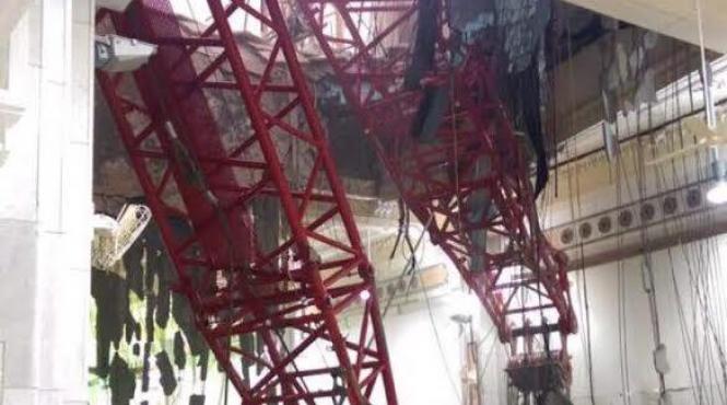 macaraua prabusita peste o moschee din mecca apartinea firmei binladen group detinuta de tatal lui osama bin laden