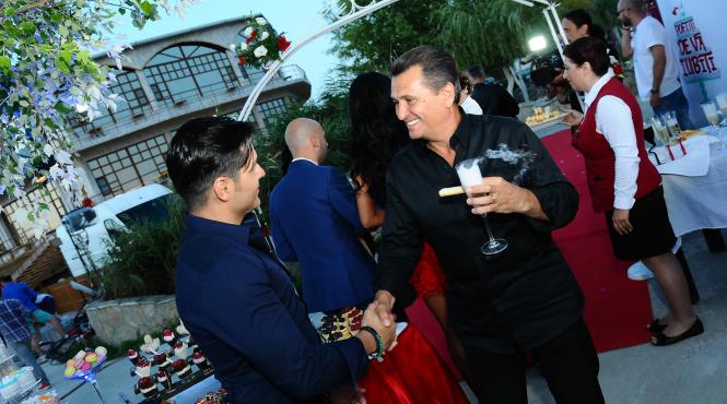 liviu varciu este la cutite cu nea marin la poftiti pe la noi poftiti de va iubiti