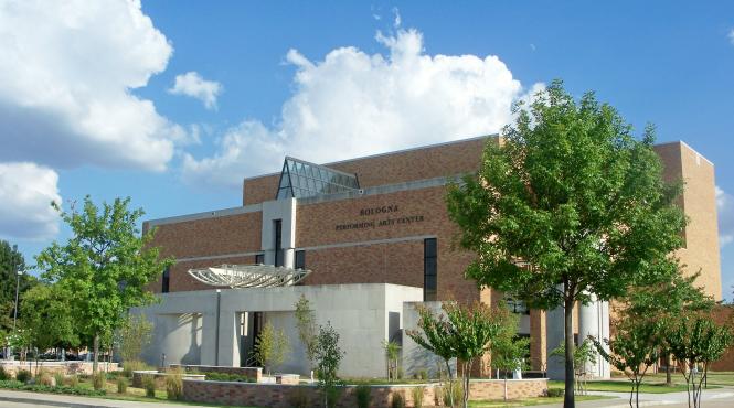 sua un profesor universitar impuscat mortal in cap atacatorul cautat