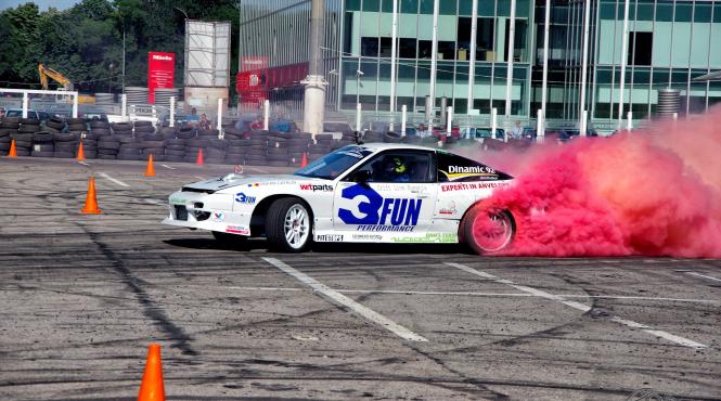 bolizii de 700 de cai putere vor fi prezentati vineri in parcarea celui mai mare centru comercial din brasov
