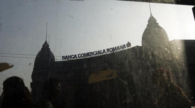 in atentia clientilor bancii comerciale romane