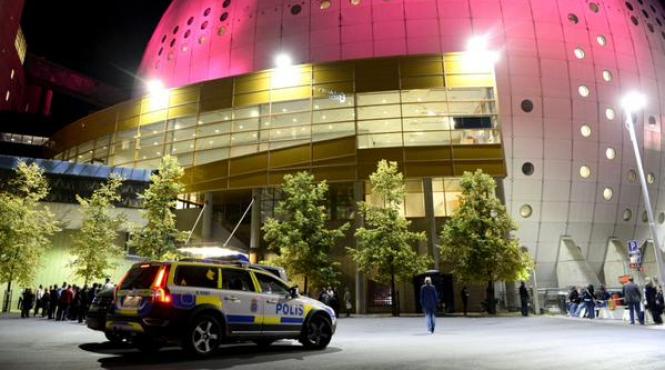 concertul u2 de la stockholm anulat din cauza unui barbat inarmat