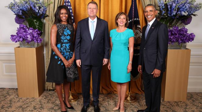 iohannis a postat pe facebook o poza de la dineul de la new york