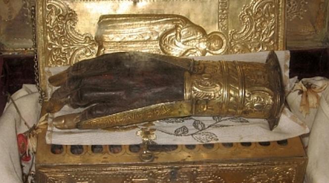 doi preoti romani au fost arestati in grecia