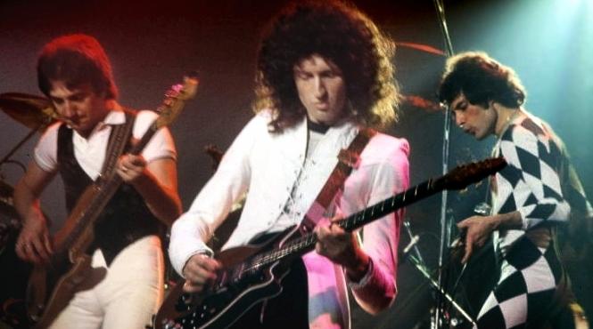 brian may legendarul chitarist al celebrei trupe queen va concerta in romania