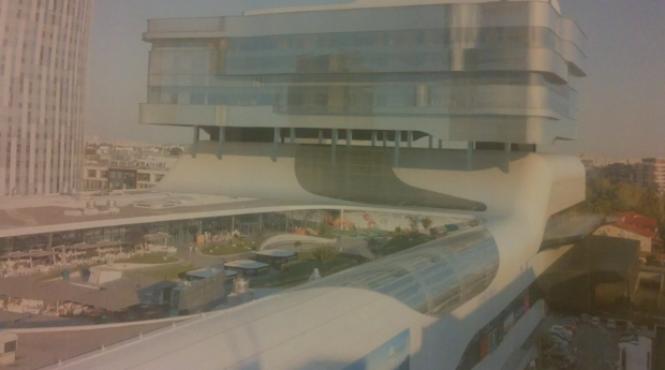 mall promenada se extinde cu o noua cladire mai multe locuri de parcare si un pasaj spre metrou