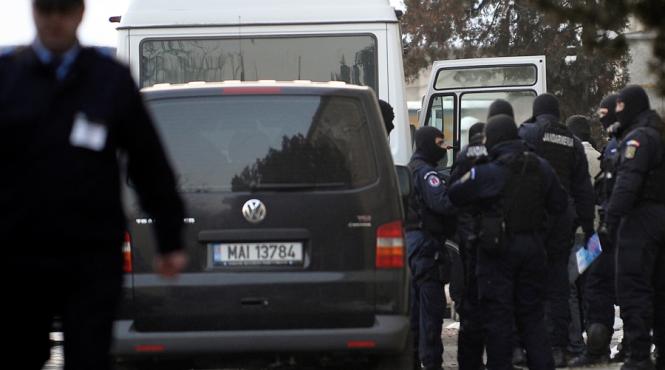 18 membri ai retelei academia infractorilor romani au fost trimisi in judecata