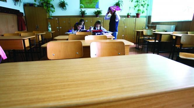 in jumatate din scoli se strang bani ilegal