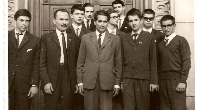 exclusiv primii olimpici romani la matematica patru ore pe zi stateam sa rezolvam probleme foarte grele nu iesea nimeni