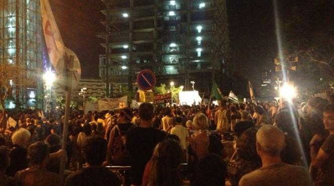 mii de israelieni defileaza pentru pacea cu palestinienii