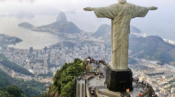 se imbata cumpara din greseala un bilet de avion si are parte de cea mai tare experienta