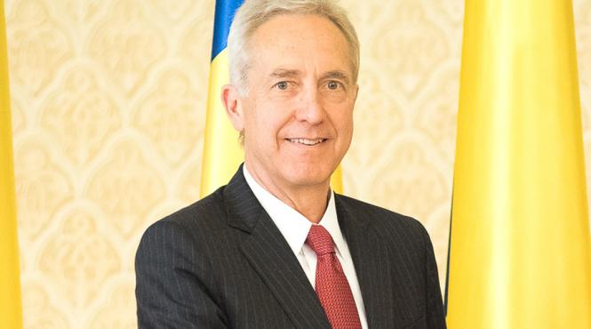 hans g klemm spune ca nu are escorta stau in trafic ca toata lumea