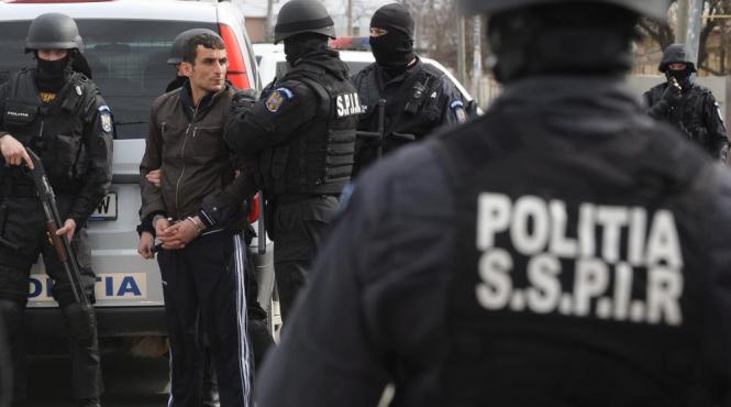 prahova perchezitii in bucuresti arges si dambovita la persoane banuite de inselaciune prin metoda castig