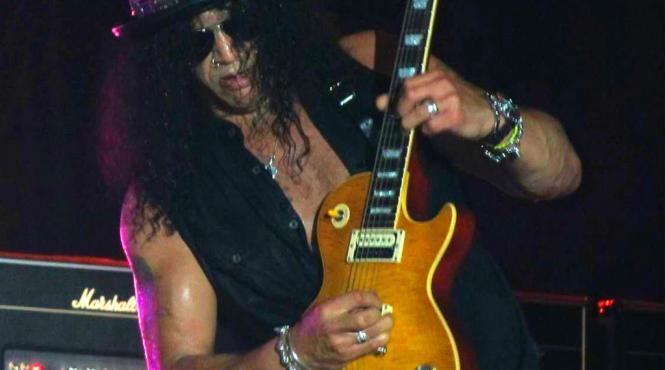 slash mesaj induiosator pentru victimele incendiului din clubul colectiv