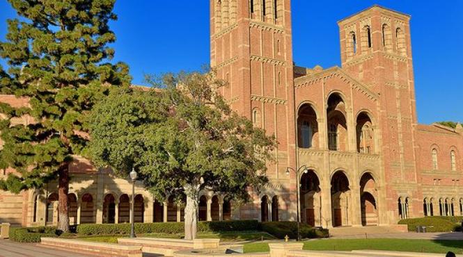 cinci studenti au fost injunghiati intr o universitate din california