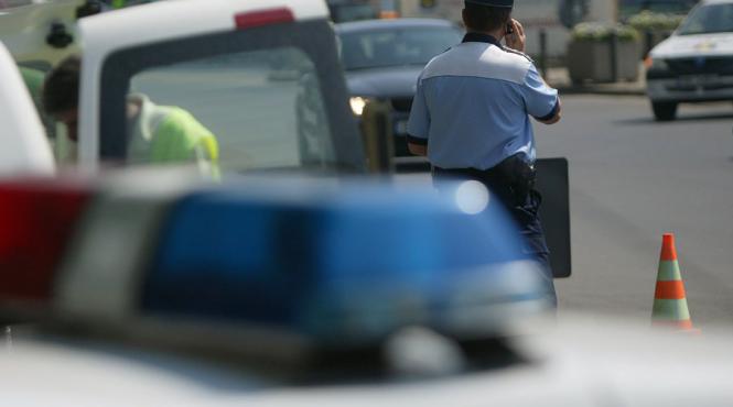 un politist din botosani a condus masina de serviciu timp de sapte ani fara sa detina permis