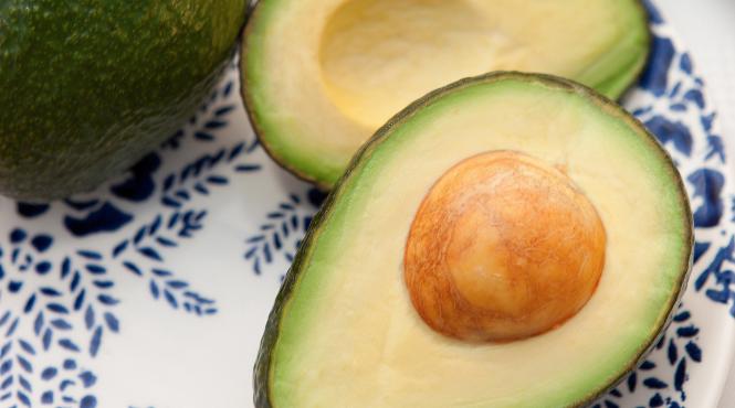 hidratarea parului cu avocado prepara ti cea mai eficienta masca naturala