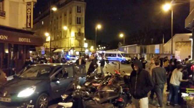 val de atentate la paris cu morti si raniti presedintele frantei evacuat de pe stade de france