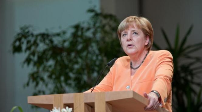 angela merkel se declara profund socata de atacurile teroriste din paris