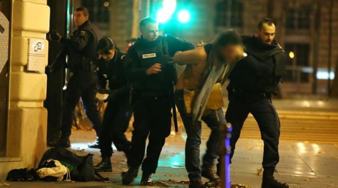 atentate la paris cine sunt cei cinci atacatori identificati pana in prezent