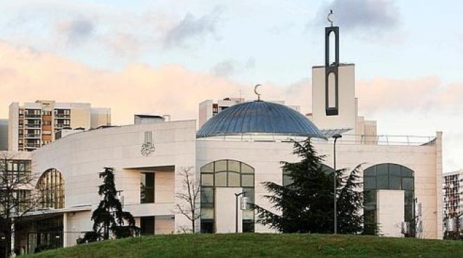 guvernul francez intentioneaza sa desfiinteze moscheile radicale