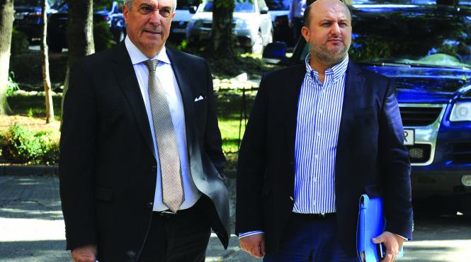 picioarele de lut ale echipei de tehnocrati de la palatul victoria sprijin simulat al marilor partide guvernul ciolos are opozitie de 8 dar sustinere indoielnica